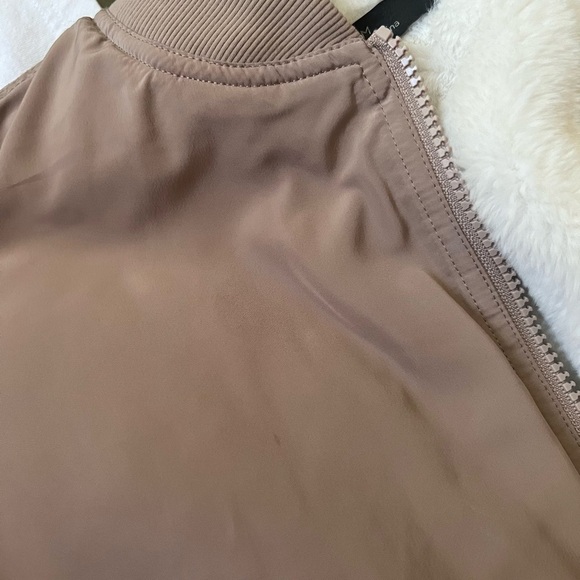 Alo Yoga Tan Taupe Ivory Faux Fur Lined Urbanite Bomber Jacket Medium - Picture 14 of 15